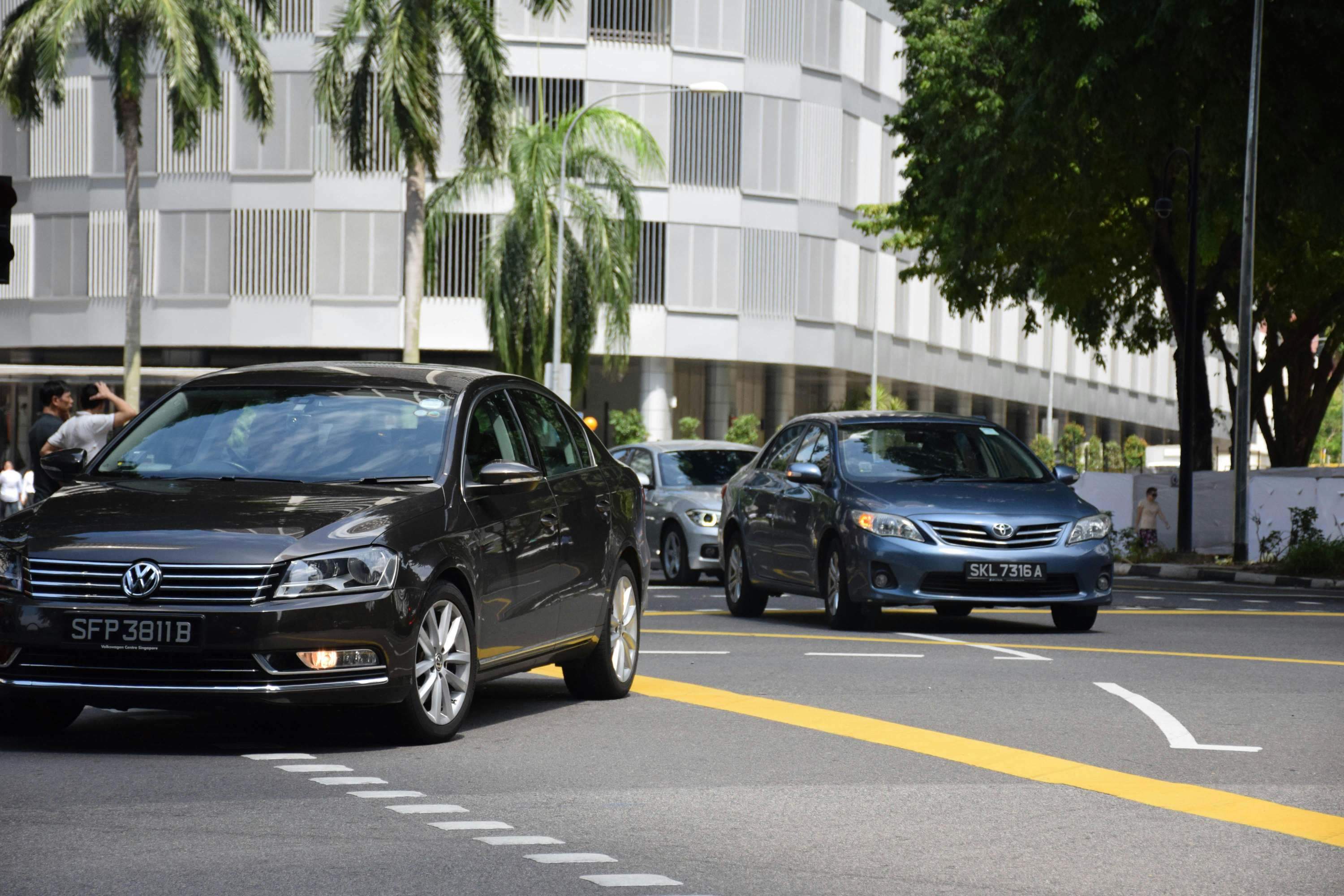 如何驾驶奔驰E级车？这款车在驾驶时有哪些特点和技巧？  第1张